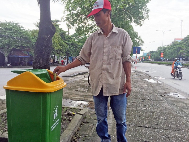 ​Xã Đoàn Tùng Đặt 50 thùng rác ở các điểm công cộng